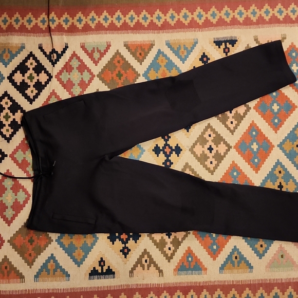 Descente Jogging Outfit (Black, XL, included pants and top) - Picture 7 of 9